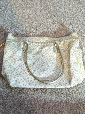 Sephora White and Gold Shoulder Bag with Structured Design